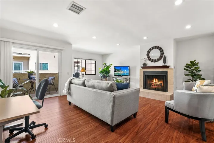 1737 Peyton #E