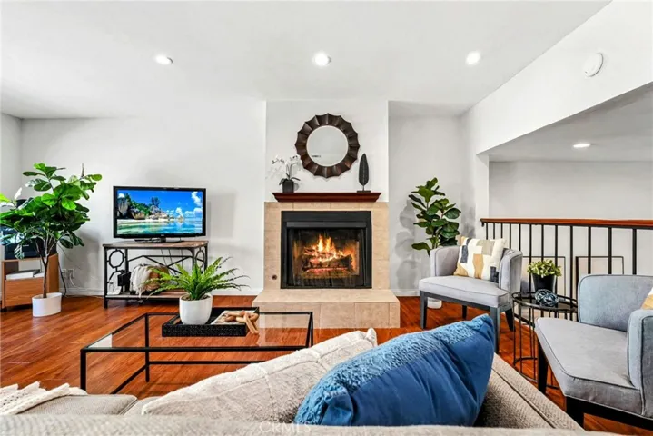 1737 Peyton #E