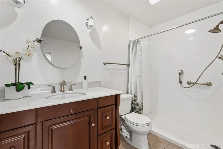 1737 Peyton #E