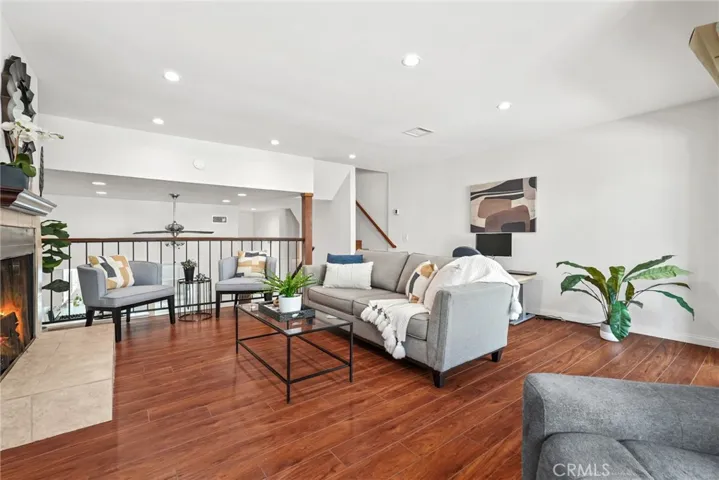 1737 Peyton #E