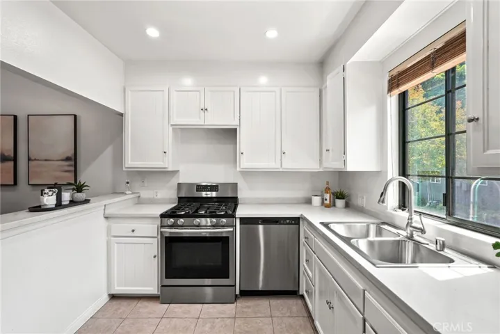 1737 Peyton #E
