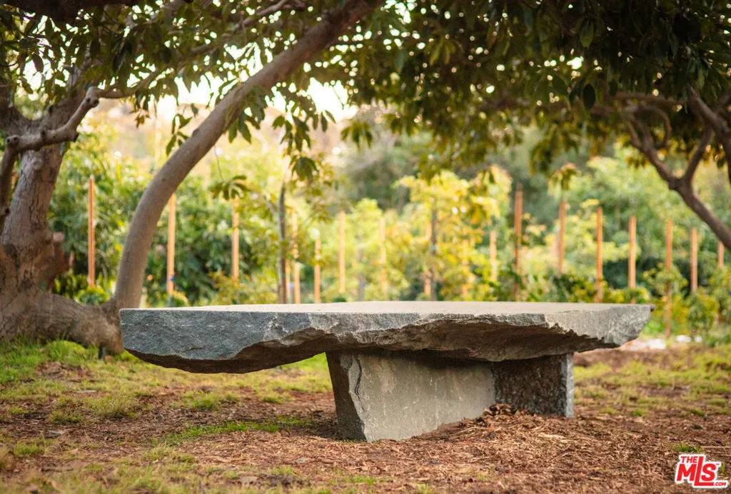 5949 Bonsall Drive, Malibu, California 90265 home-pic-26