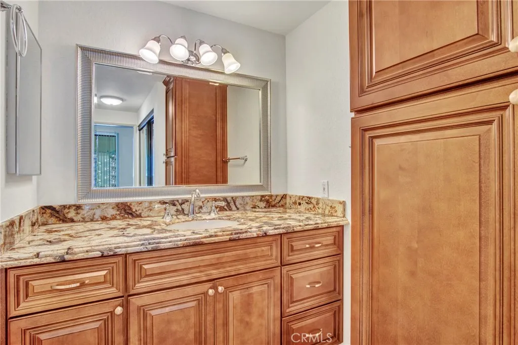 2571 Plaza Del Amo 107, Torrance, California 90503 home-pic-18