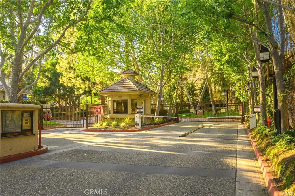 2571 Plaza Del Amo 107, Torrance, California 90503 home-pic-24