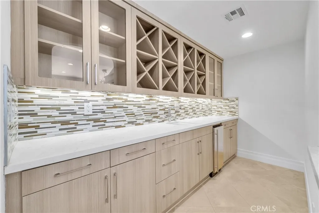 25 Village Way, Irvine, California 92603 home-pic-18