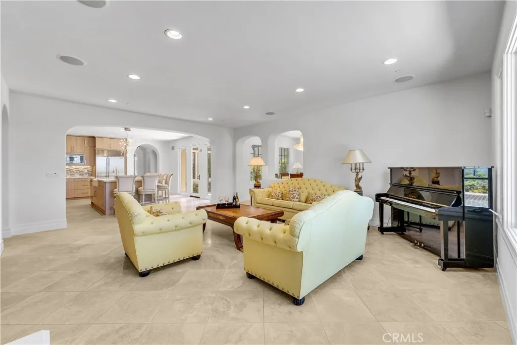 25 Village Way, Irvine, California 92603 home-pic-15