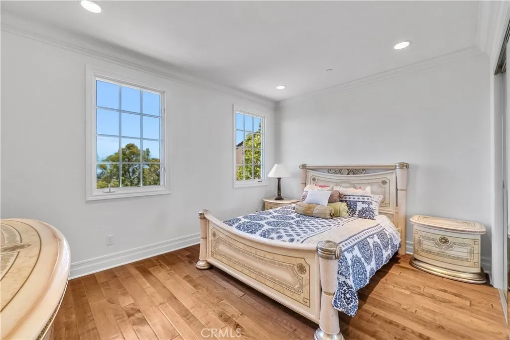 25 Village Way, Irvine, California 92603 home-pic-32