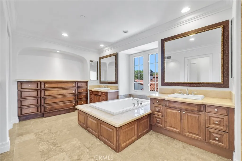 25 Village Way, Irvine, California 92603 home-pic-37