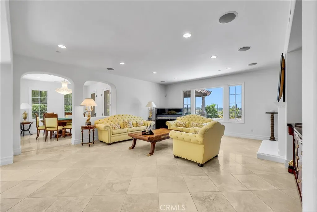 25 Village Way, Irvine, California 92603 home-pic-14