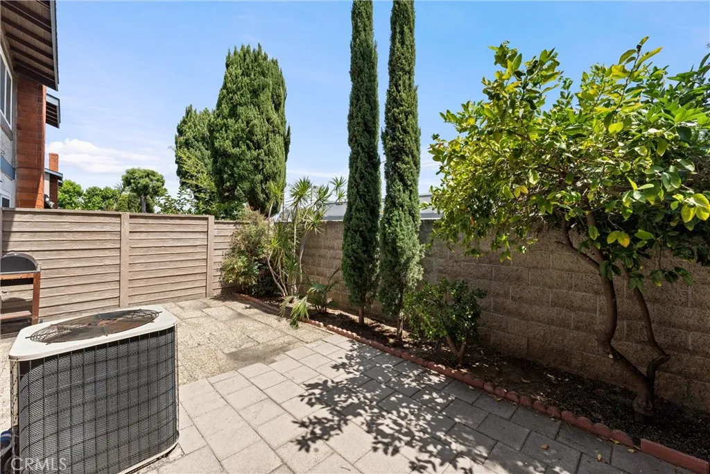 11702 Gloria Court, Lakewood, California 90715 home-pic-26