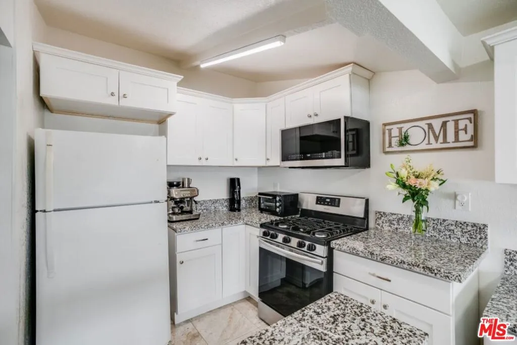 5514 Woodman Avenue, Sherman Oaks, California 91401 home-pic-10