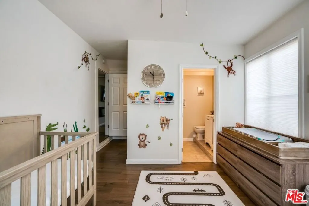 5514 Woodman Avenue, Sherman Oaks, California 91401 home-pic-20