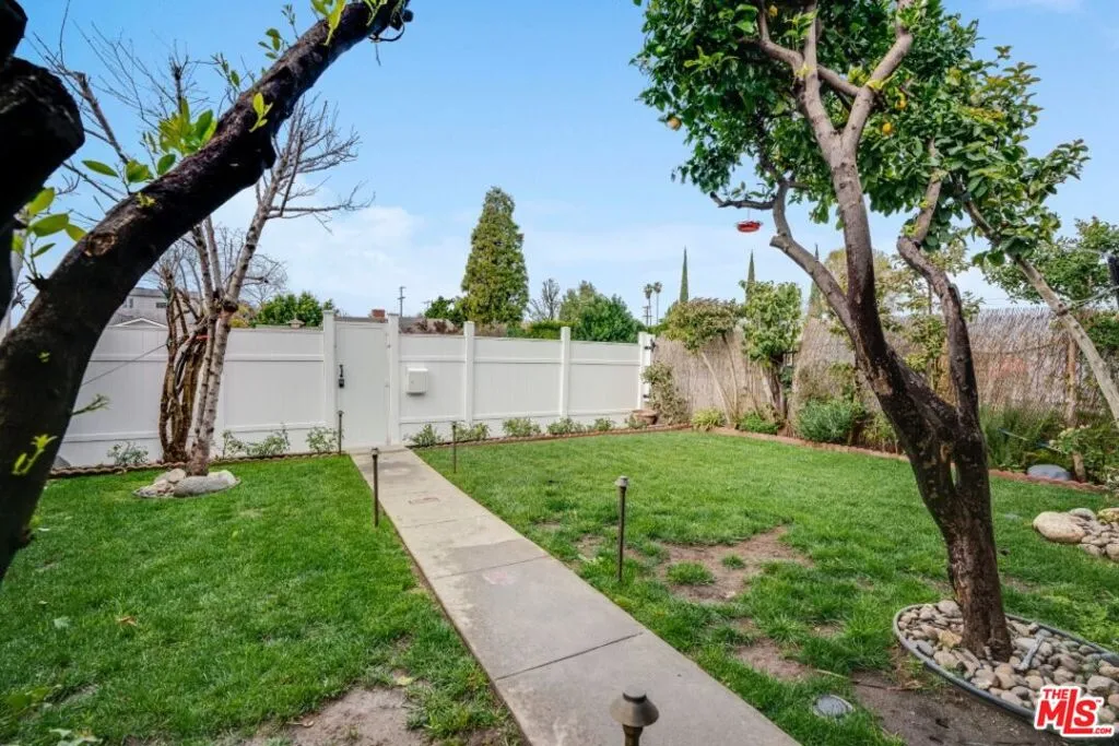 5514 Woodman Avenue, Sherman Oaks, California 91401 home-pic-4