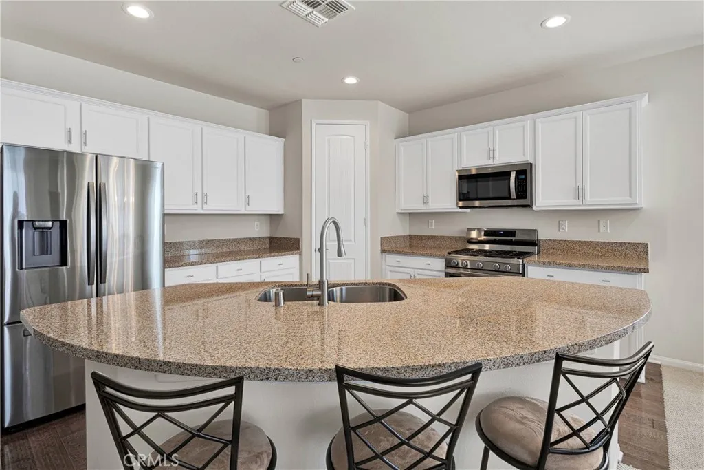 18935 Lariat Street, Apple Valley, California 92308 home-pic-10