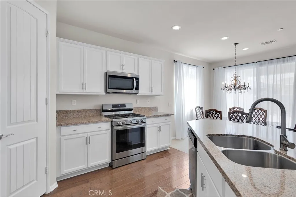 18935 Lariat Street, Apple Valley, California 92308 home-pic-11