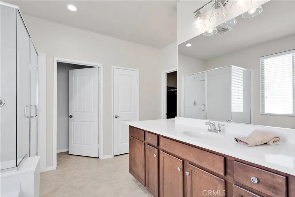 18935 Lariat Street, Apple Valley, California 92308 home-pic-18