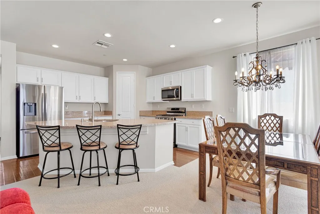 18935 Lariat Street, Apple Valley, California 92308 home-pic-8