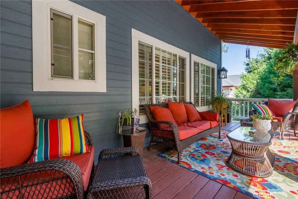 28575 Manitoba Drive, Lake Arrowhead, California 92352 home-pic-2