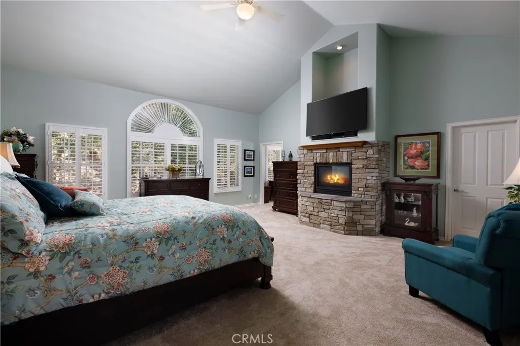 28575 Manitoba Drive, Lake Arrowhead, California 92352 home-pic-17