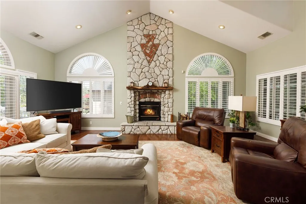 28575 Manitoba Drive, Lake Arrowhead, California 92352 home-pic-8