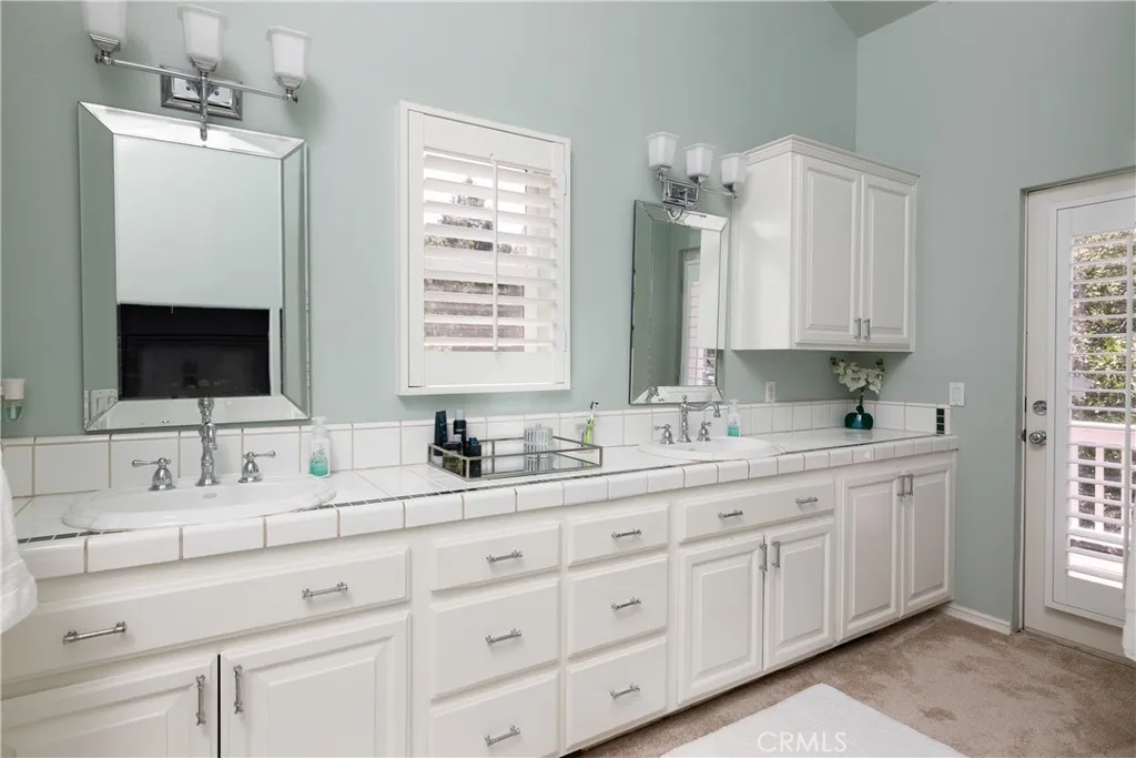 28575 Manitoba Drive, Lake Arrowhead, California 92352 home-pic-23