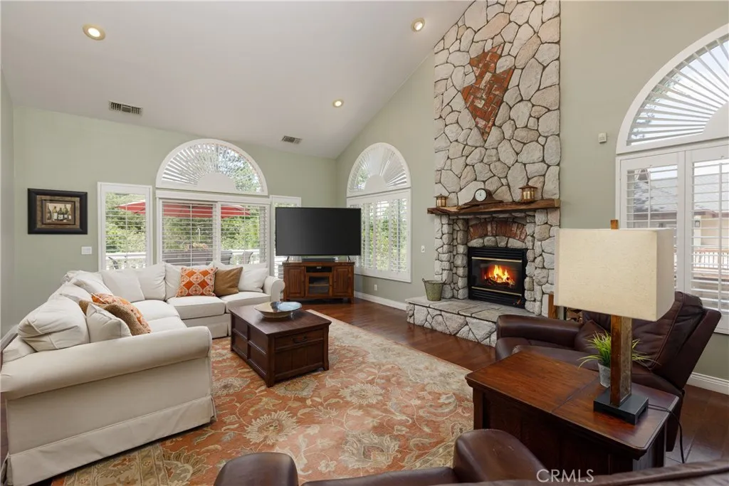 28575 Manitoba Drive, Lake Arrowhead, California 92352 home-pic-9