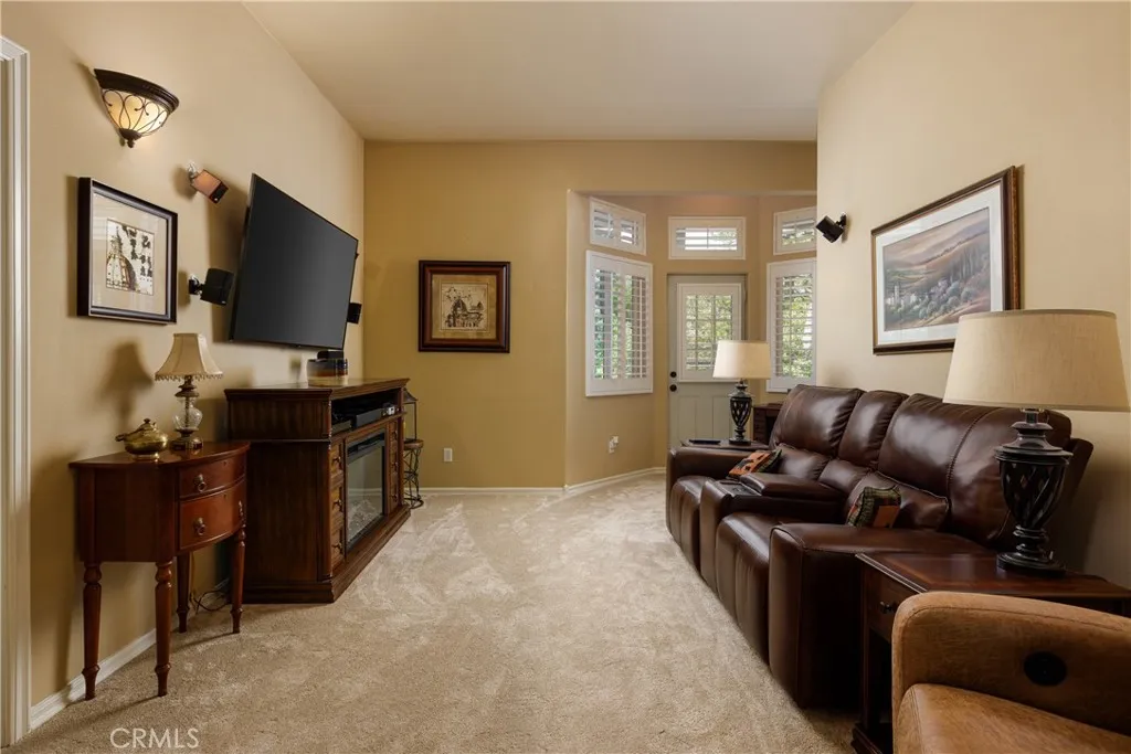 28575 Manitoba Drive, Lake Arrowhead, California 92352 home-pic-28