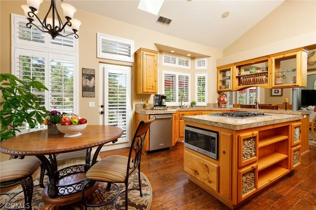 28575 Manitoba Drive, Lake Arrowhead, California 92352 home-pic-12