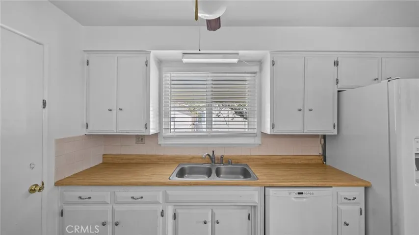 907 Thomas Avenue, Redlands, California 92374