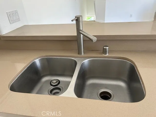 Dual sinks in kitchen