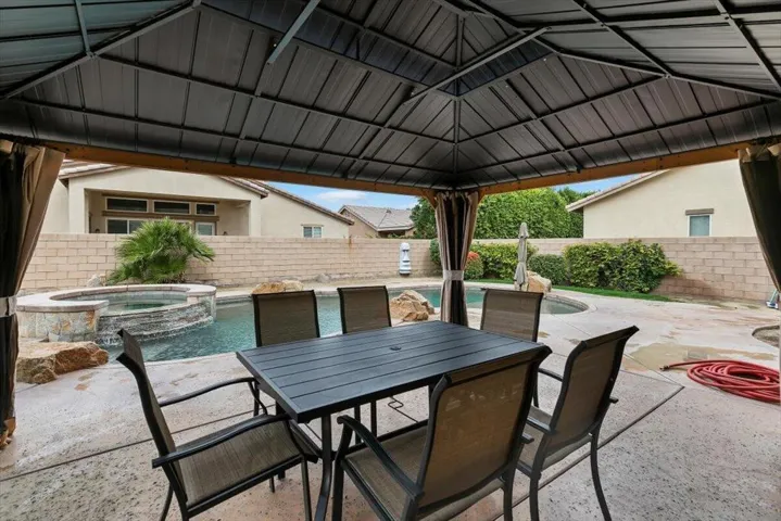 Outdoor Dining Area
