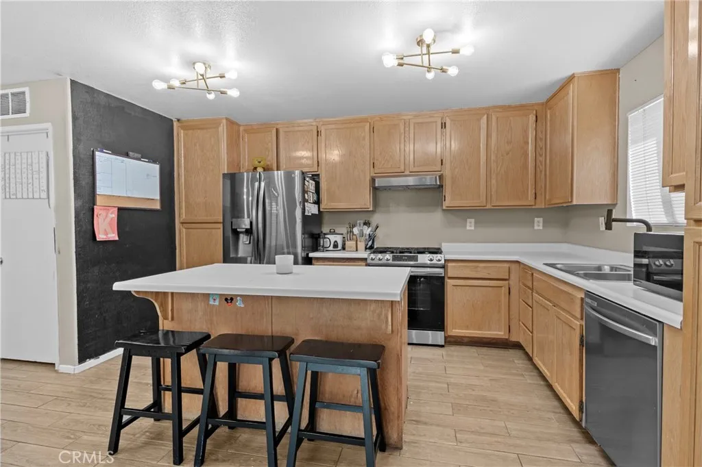 1142 Juniper Court, San Jacinto, California 92582 home-pic-5