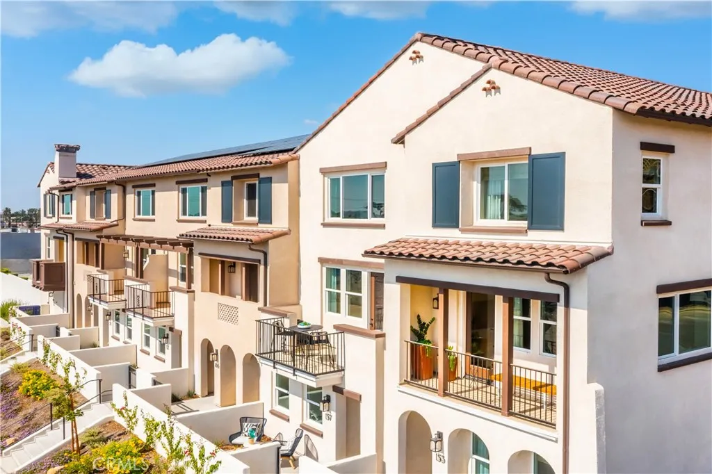 121 Evergreen Lane, Claremont, California 91711 home-pic-1