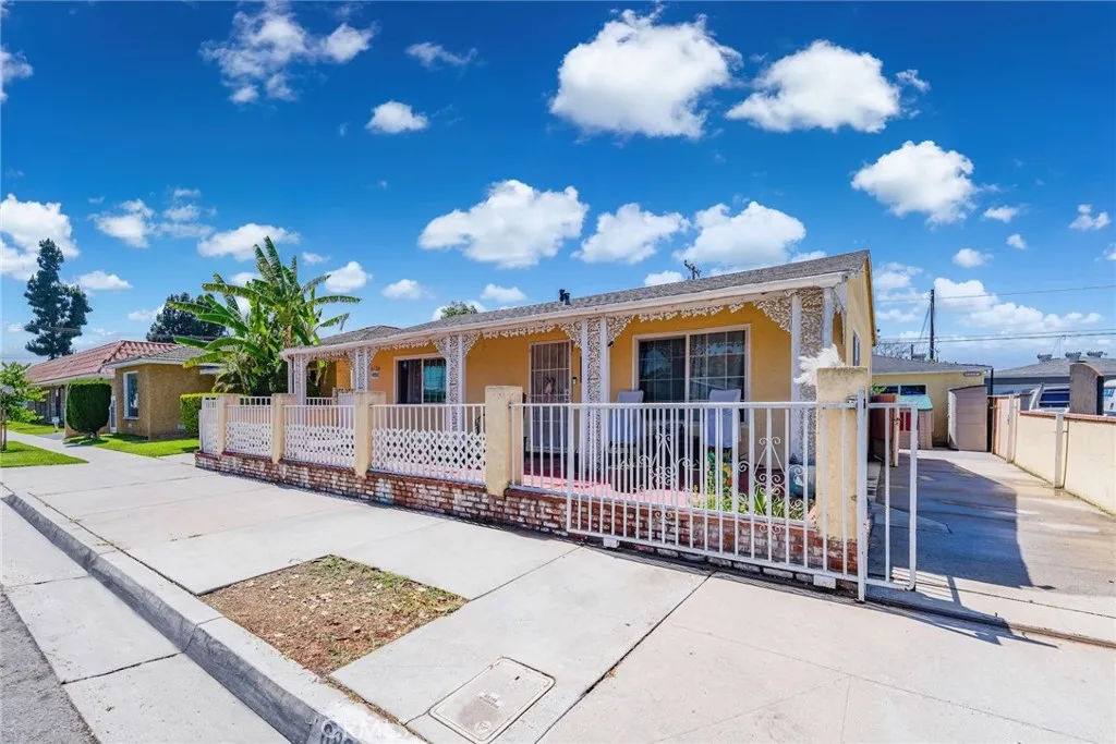 6824 Marcelle Street, Paramount, California 90723, ,Residential Income,For Sale,Marcelle,DW25146939