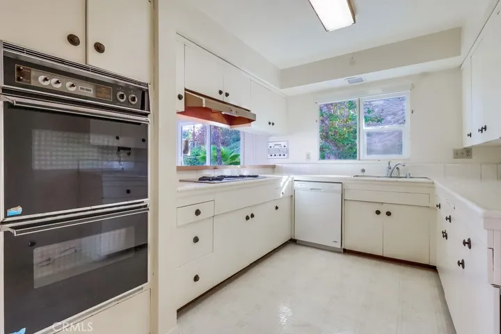 27909 Alaflora Drive, Rancho Palos Verdes, California 90275