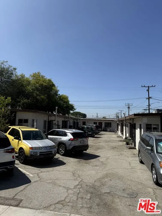 720 Salem Street, Glendale, California 91203, 16 Bedrooms Bedrooms, ,16 BathroomsBathrooms,Residential Income,For Sale,Salem,25559697