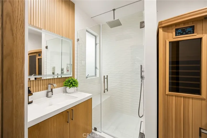 Ensuite to bonus room with infared sauna (top of the line!)