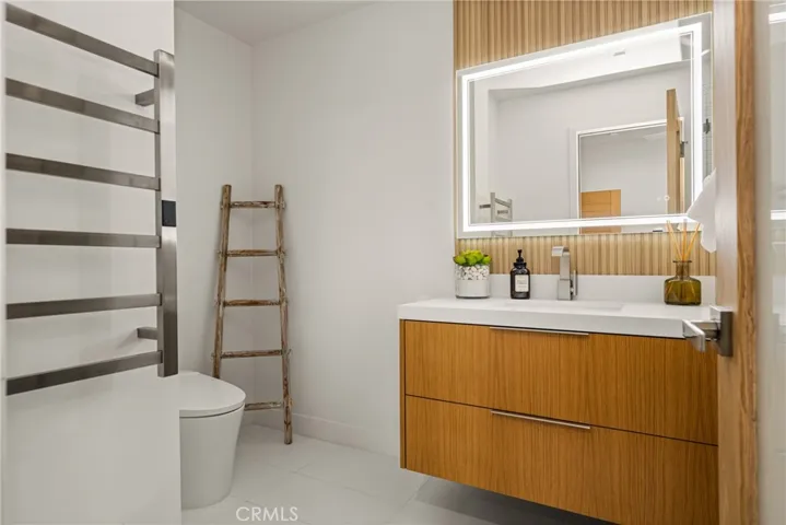 Downstairs BR ensuite