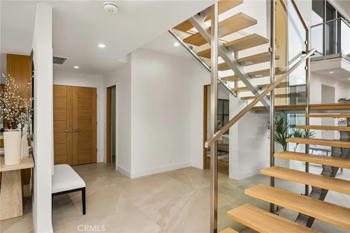 323 Morning Star Lane, Newport Beach, California 92660