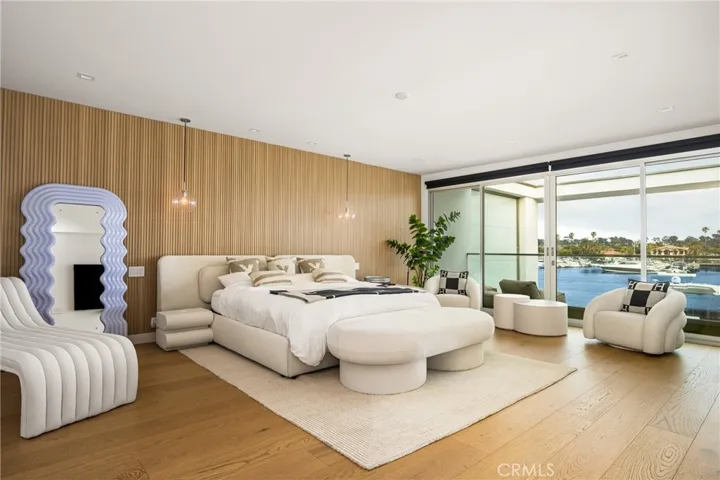 Primary Suite w/balcony