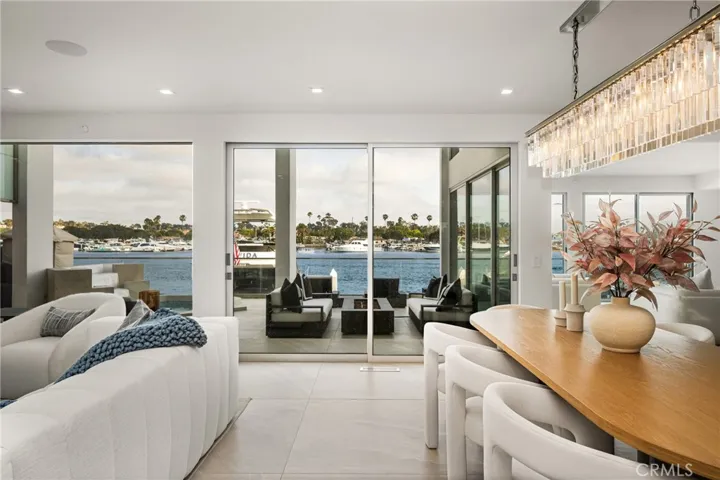 323 Morning Star Lane, Newport Beach, California 92660