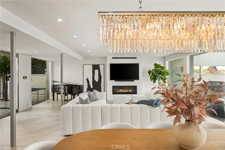 323 Morning Star Lane, Newport Beach, California 92660