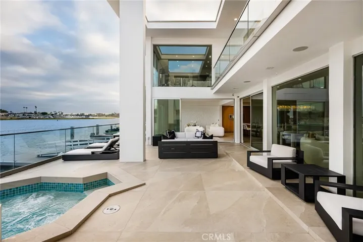 323 Morning Star Lane, Newport Beach, California 92660
