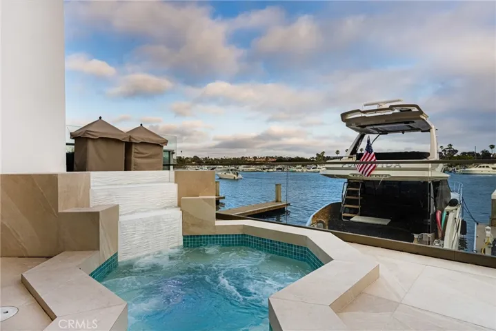 323 Morning Star Lane, Newport Beach, California 92660