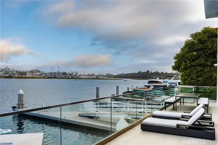 323 Morning Star Lane, Newport Beach, California 92660