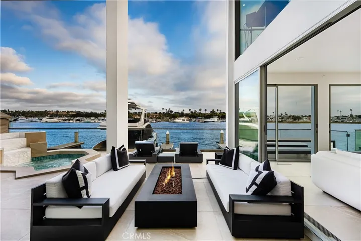 323 Morning Star Lane, Newport Beach, California 92660