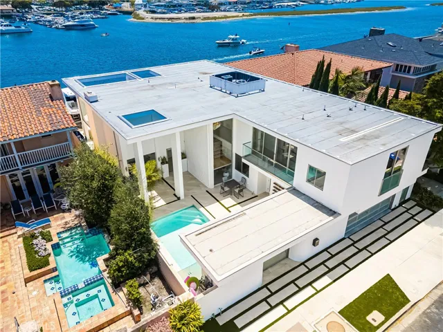 Pool in courtyard, jacuzzi on harbor side