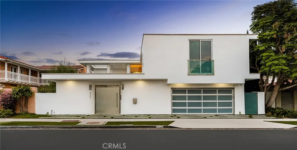 323 Morning Star Lane, Newport Beach, California 92660