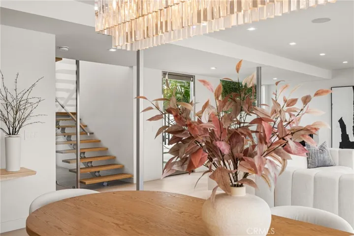 323 Morning Star Lane, Newport Beach, California 92660