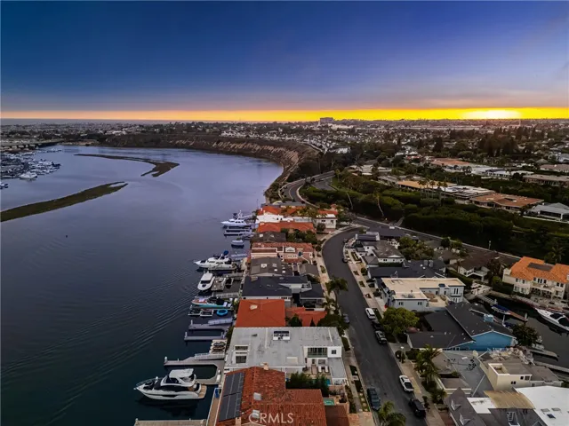 323 Morning Star Lane, Newport Beach, California 92660
